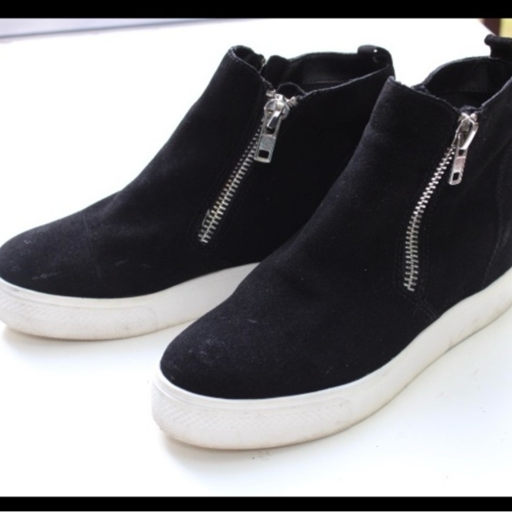 Steve Madden Black Suede zip up Sneakers size 7